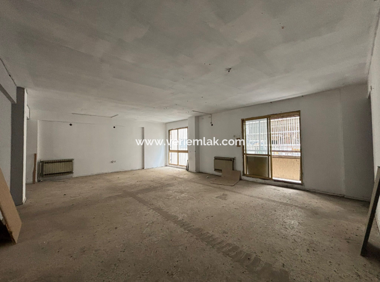 Konak Basmanede 3. Kat Boş 140M2 Asansörlü Satılık İş Yeri / Ofis !