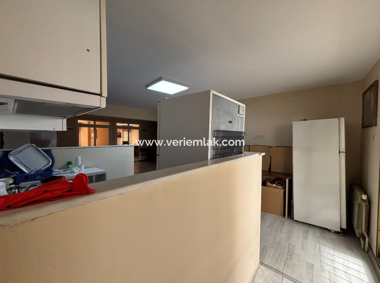 Konak Basmanede Boş 2.Kat Bakımlı 140M2 Satılık İş Yeri / Ofis