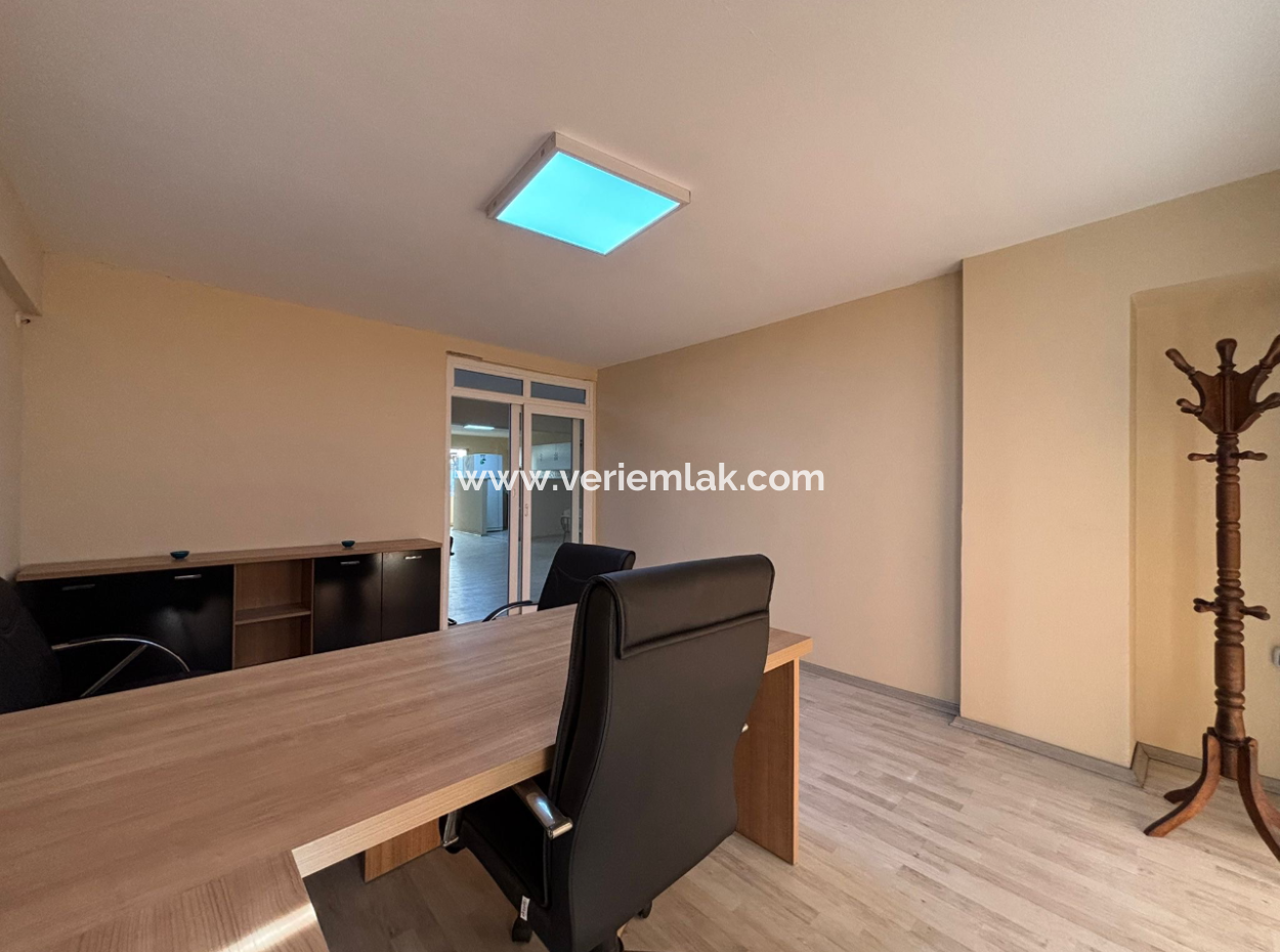 Konak Basmanede Boş 2.Kat Bakımlı 140M2 Satılık İş Yeri / Ofis