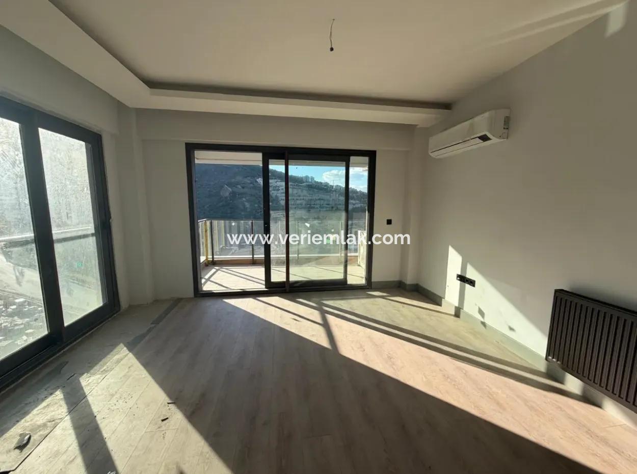 Akıllı Ev Sistemli, Geniş Balkonlu 2+1 Satılık Daire | İzmir Narlıdere