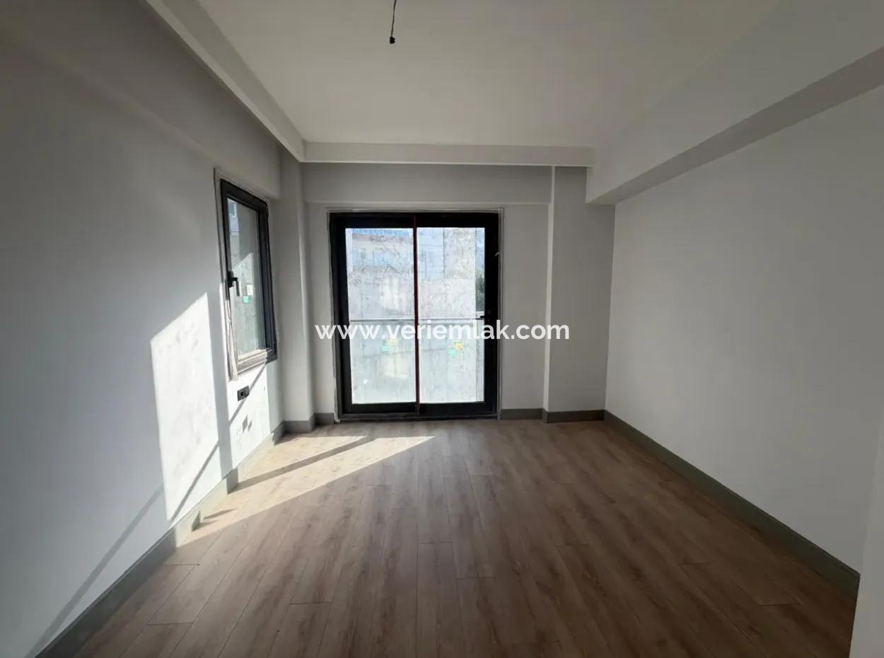 Akıllı Ev Sistemli, Geniş Balkonlu 2+1 Satılık Daire | İzmir Narlıdere