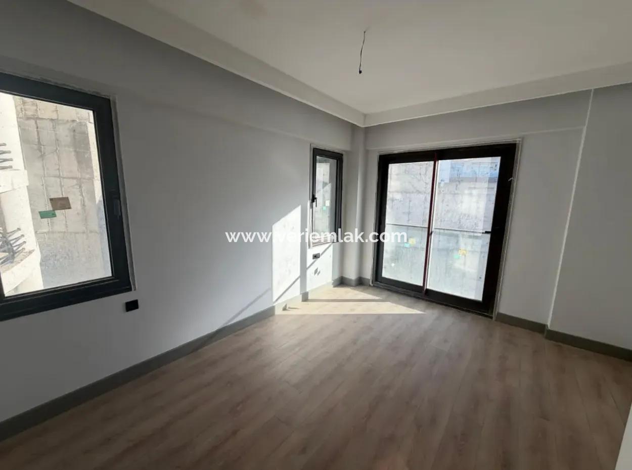 Akıllı Ev Sistemli, Geniş Balkonlu 2+1 Satılık Daire | İzmir Narlıdere
