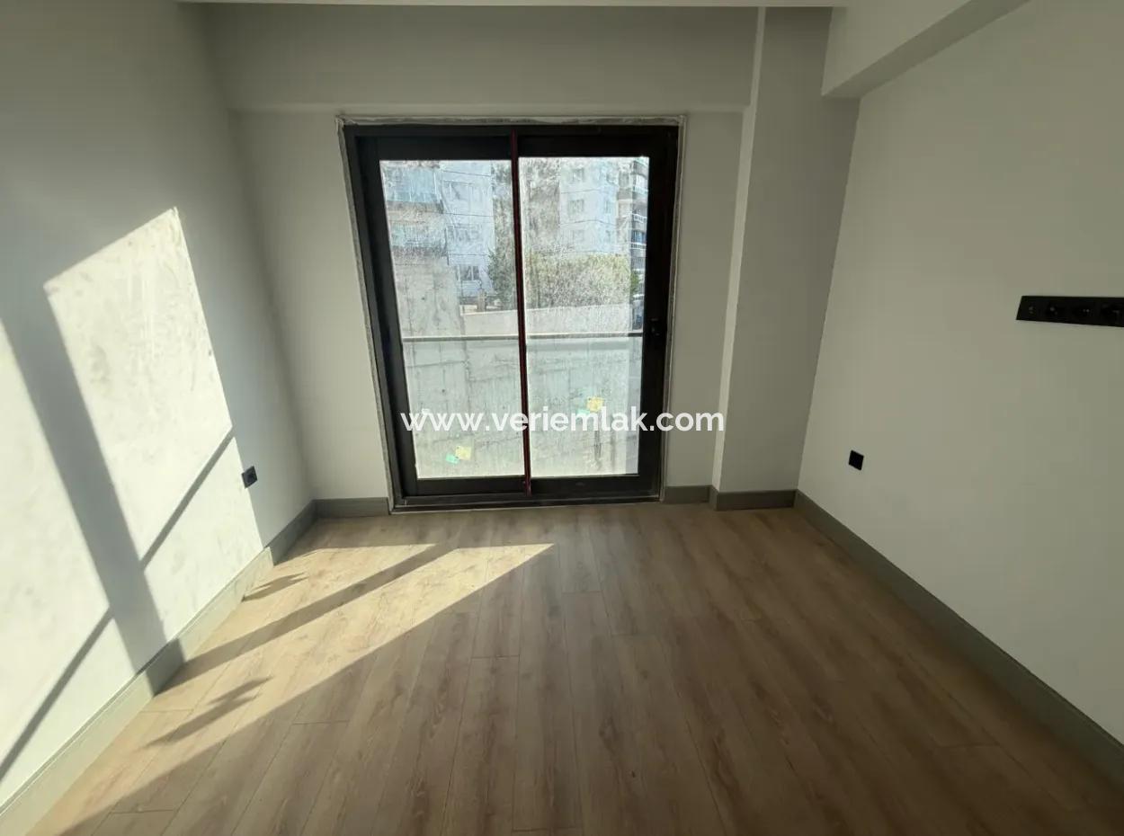 Akıllı Ev Sistemli, Geniş Balkonlu 2+1 Satılık Daire | İzmir Narlıdere