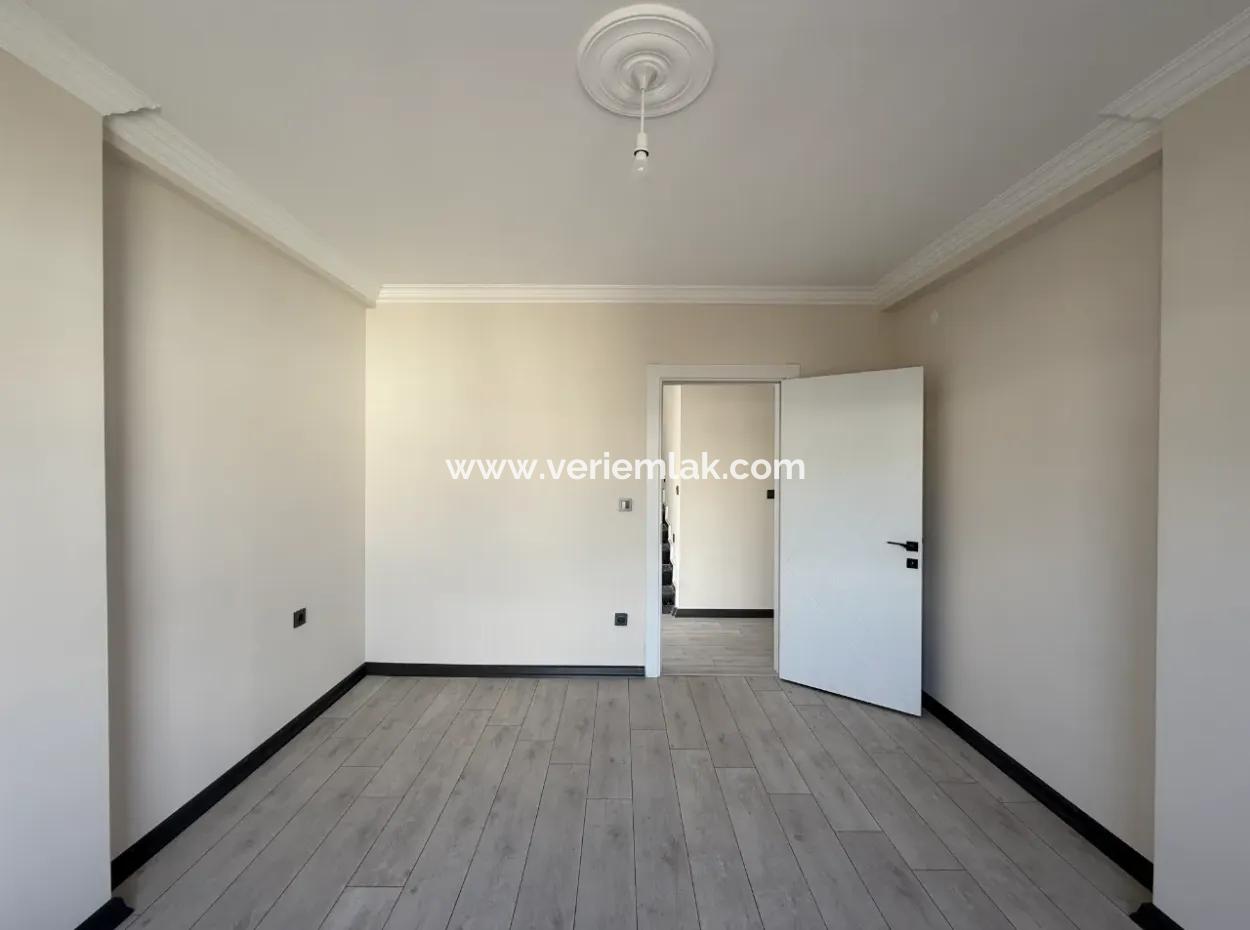 Villalar Bölgesinde Bahçeli 3+1 Konforlu Villa