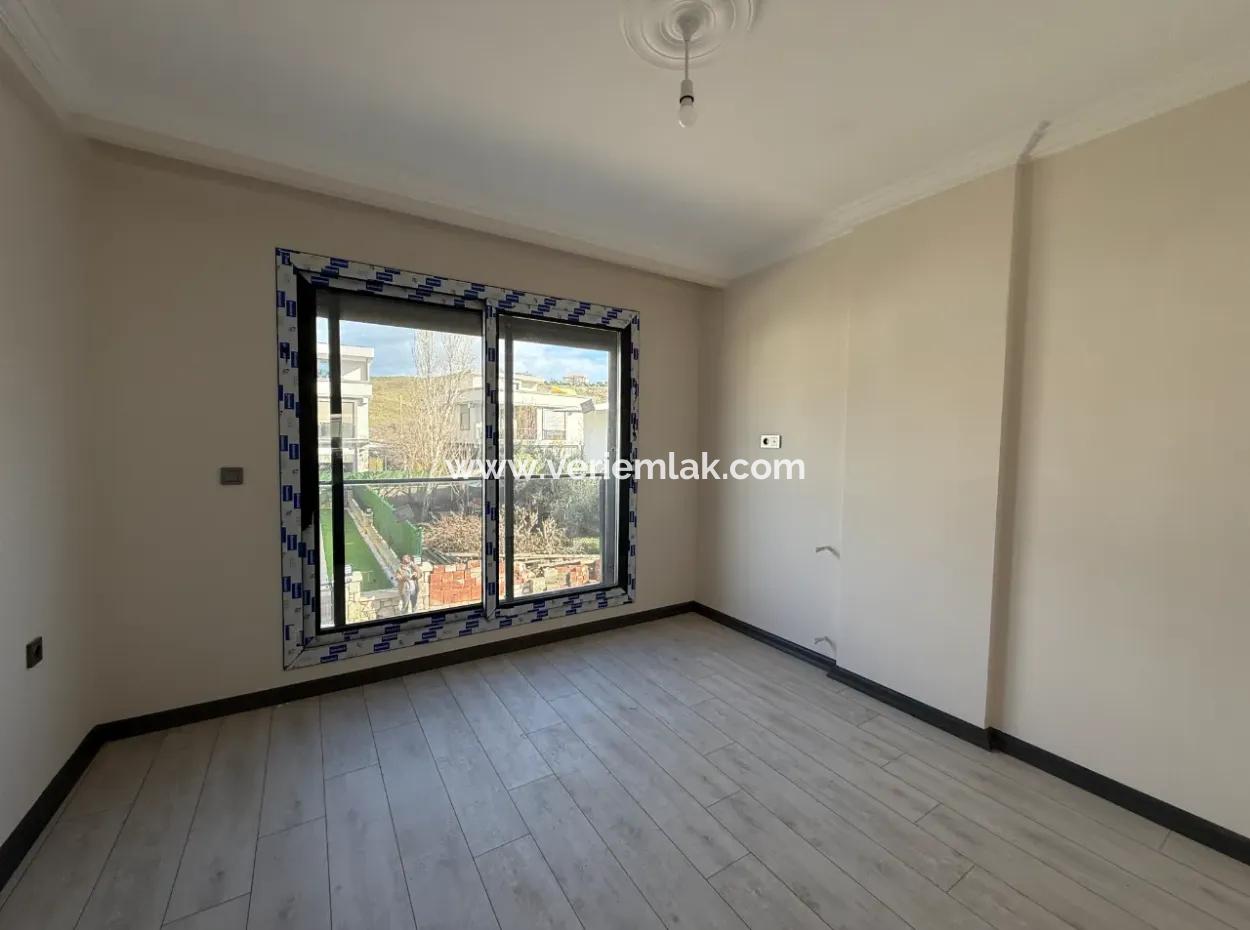 Villalar Bölgesinde Bahçeli 3+1 Konforlu Villa