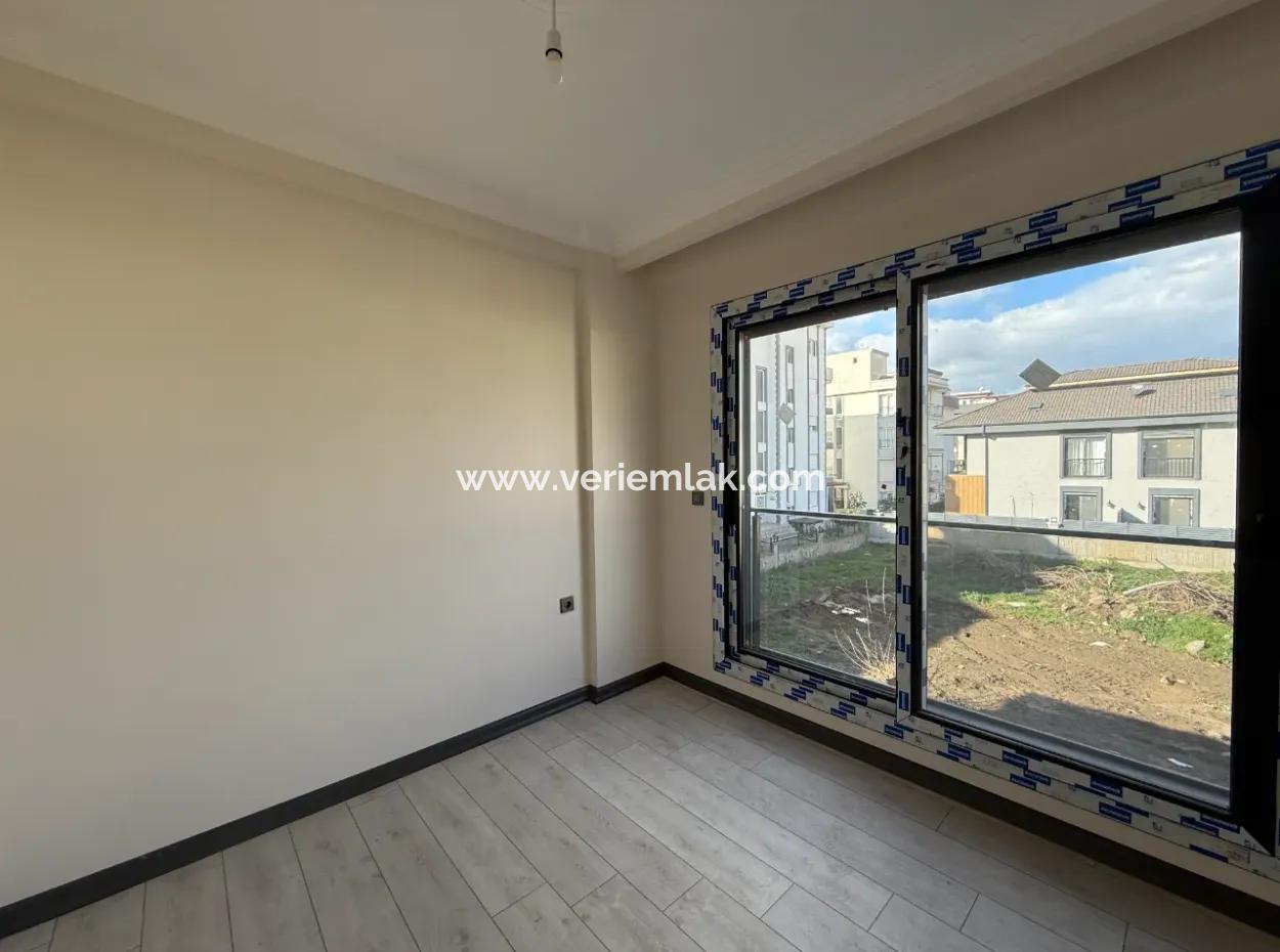 Villalar Bölgesinde Bahçeli 3+1 Konforlu Villa