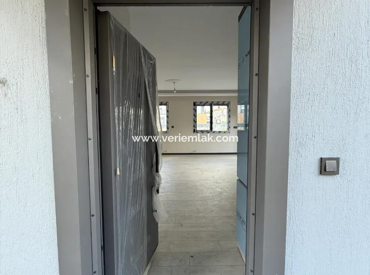 Villalar Bölgesinde Bahçeli 3+1 Konforlu Villa