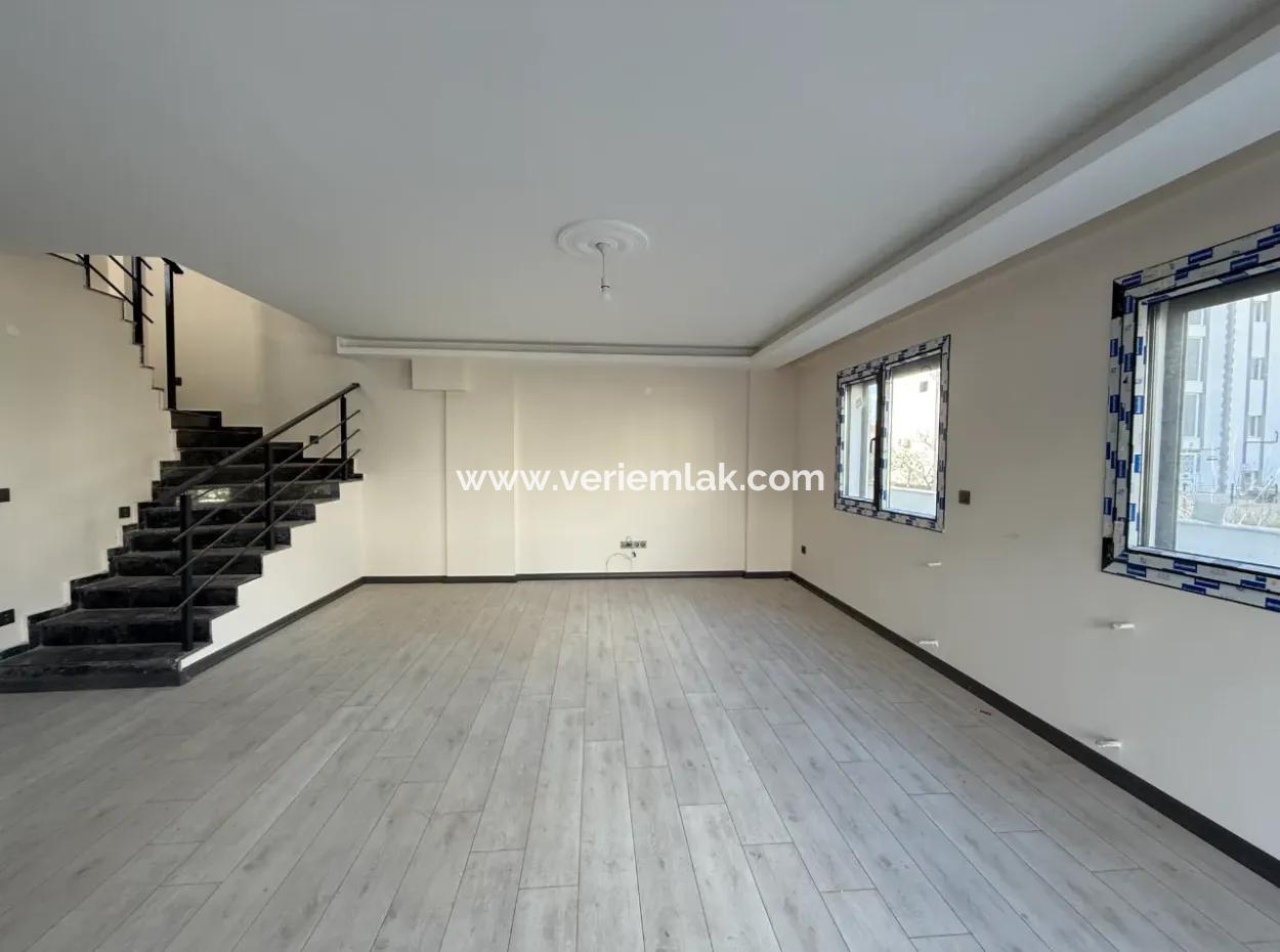 Villalar Bölgesinde Bahçeli 3+1 Konforlu Villa