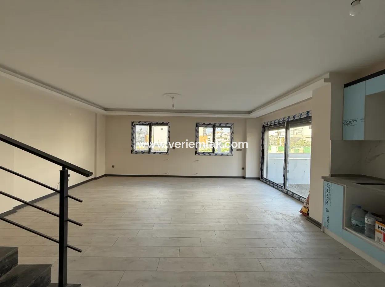 Villalar Bölgesinde Bahçeli 3+1 Konforlu Villa