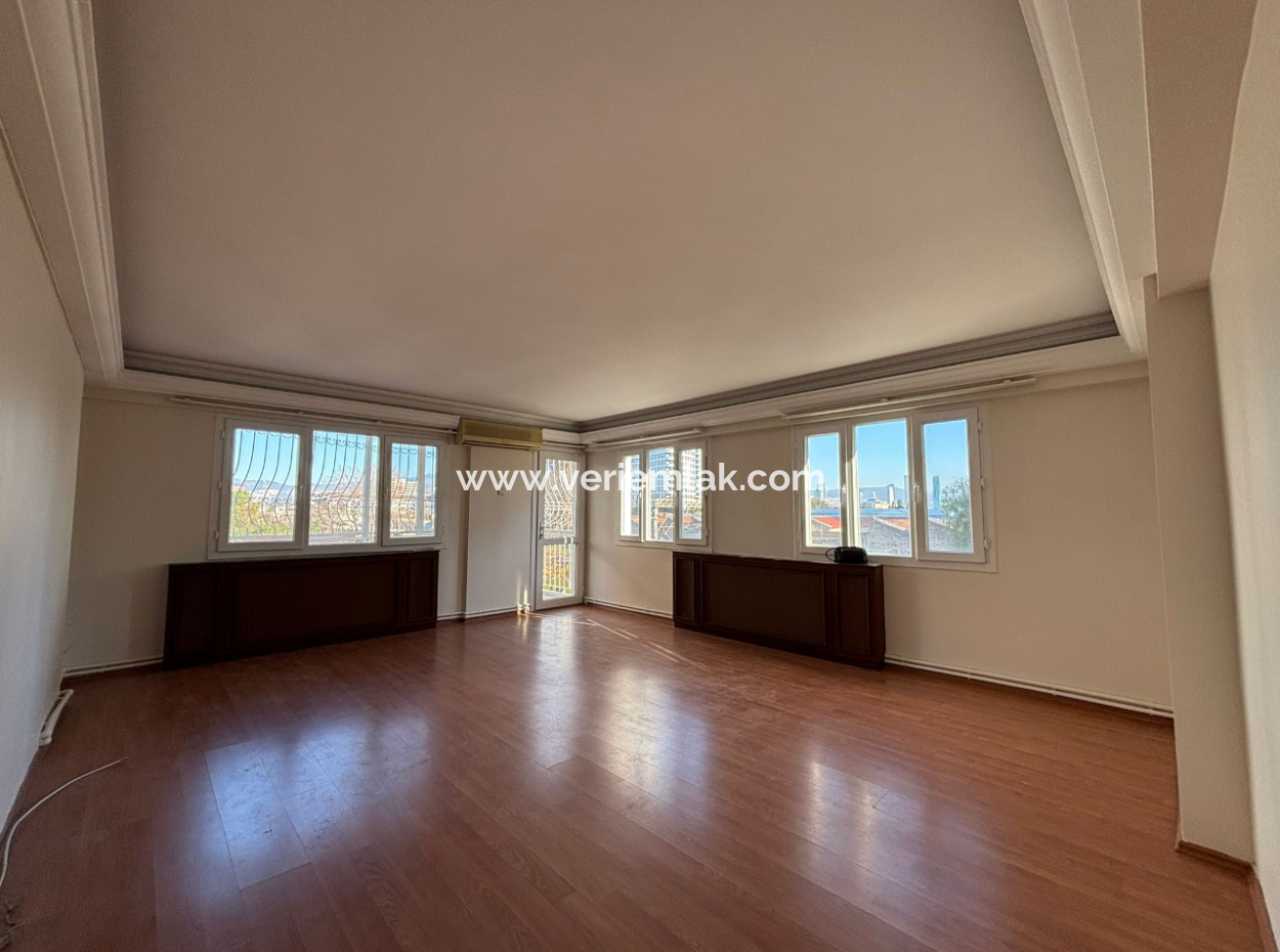 Alsancak Mimar Sinan’da Köşe 2+1 Kombili Kiralk Daire