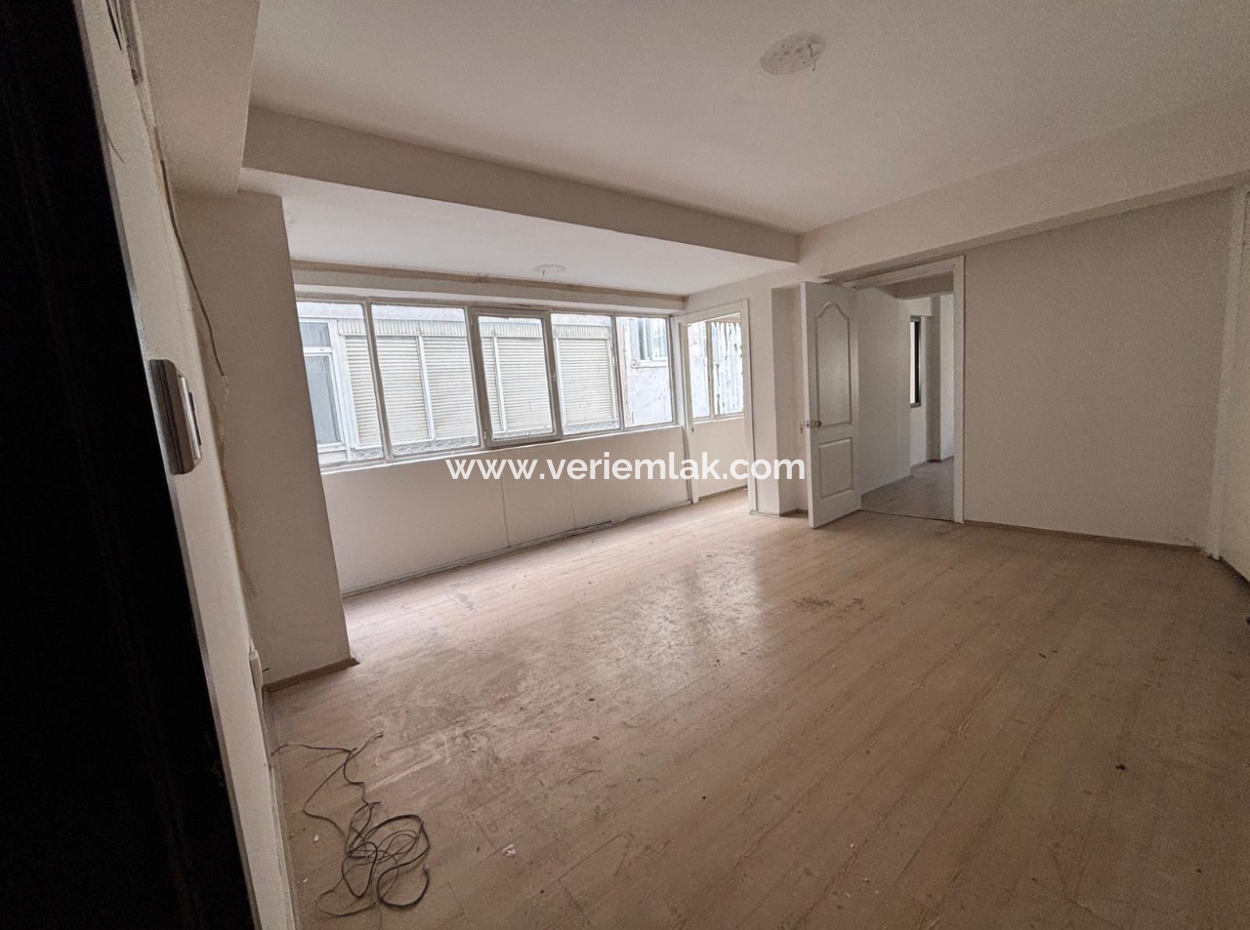 Alsancak Şair Eşref Bulvarı Cami Yakını 1+1  Kiralık Ofis/Daire!