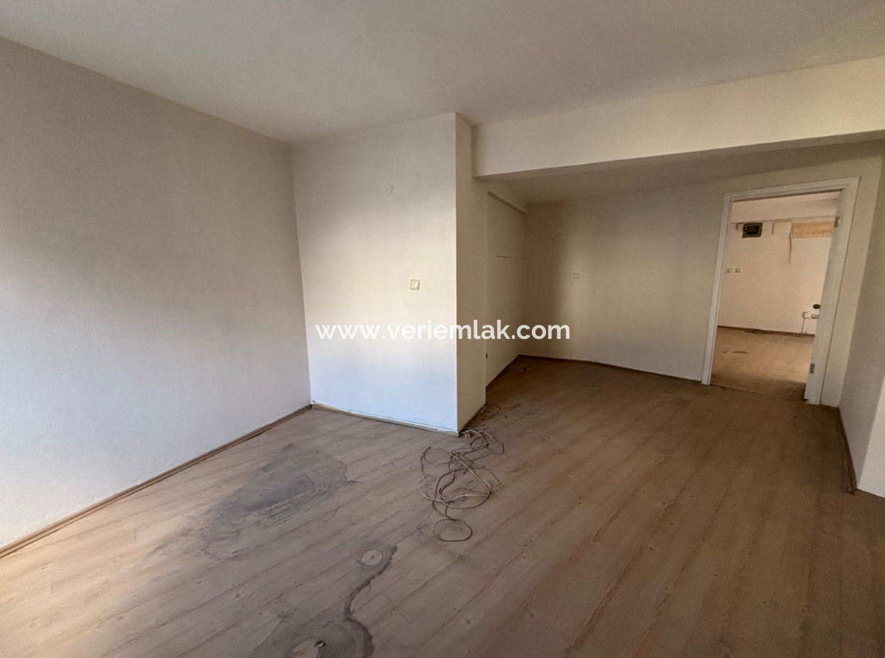 Alsancak Şair Eşref Bulvarı Cami Yakını 1+1  Kiralık Ofis/Daire!