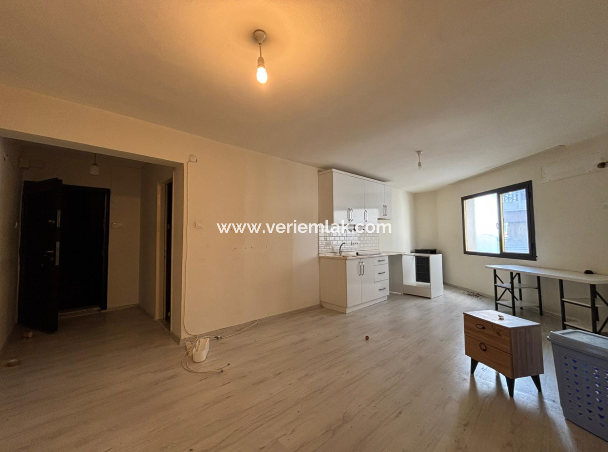 Alsancak Mimar Sinan Caddesi Üzerinde 1+1 Köşe  Kiralık Ofis / Daire!