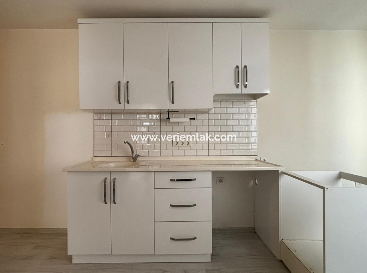 Alsancak Mimar Sinan Caddesi Üzerinde 1+1 Köşe  Kiralık Ofis / Daire!