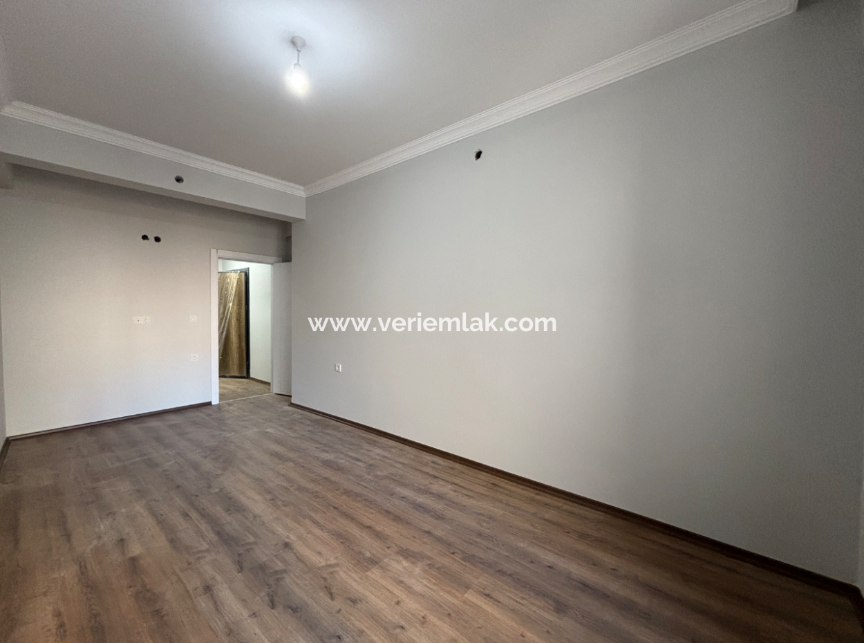 Seferihisar Turabiye’de Balkonlu Satılık 1+1 Daire