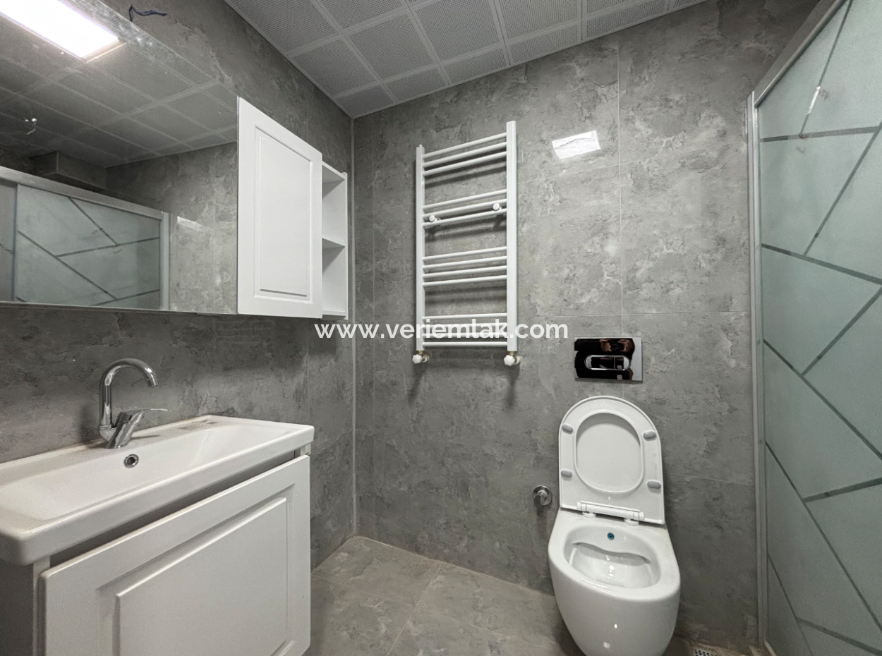 Seferihisar Turabiye’de Balkonlu Satılık 1+1 Daire