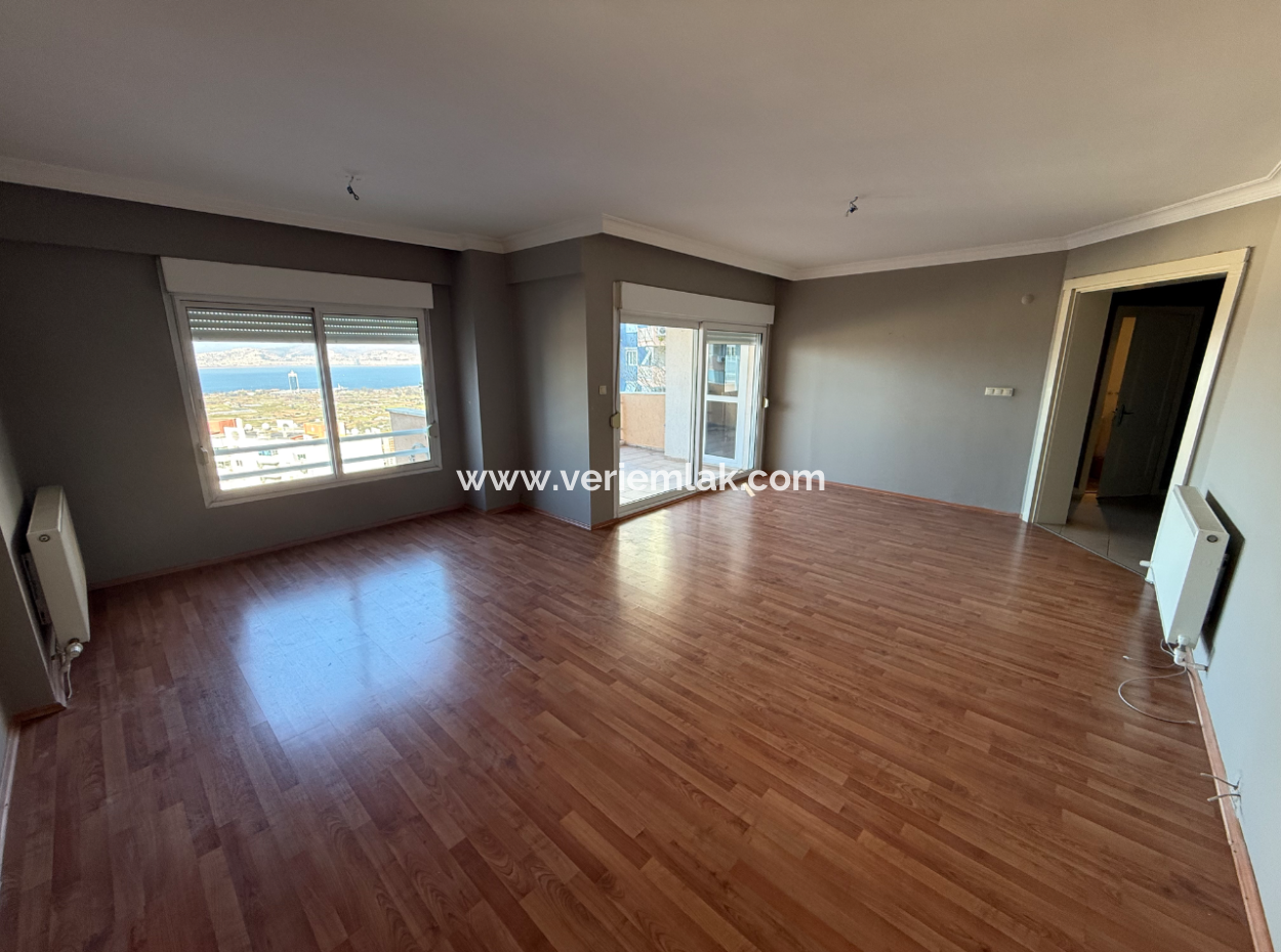 Narlıdere'de Kaya Thermal Yakınında Havuzlu Site'de Deniz Manzaralı