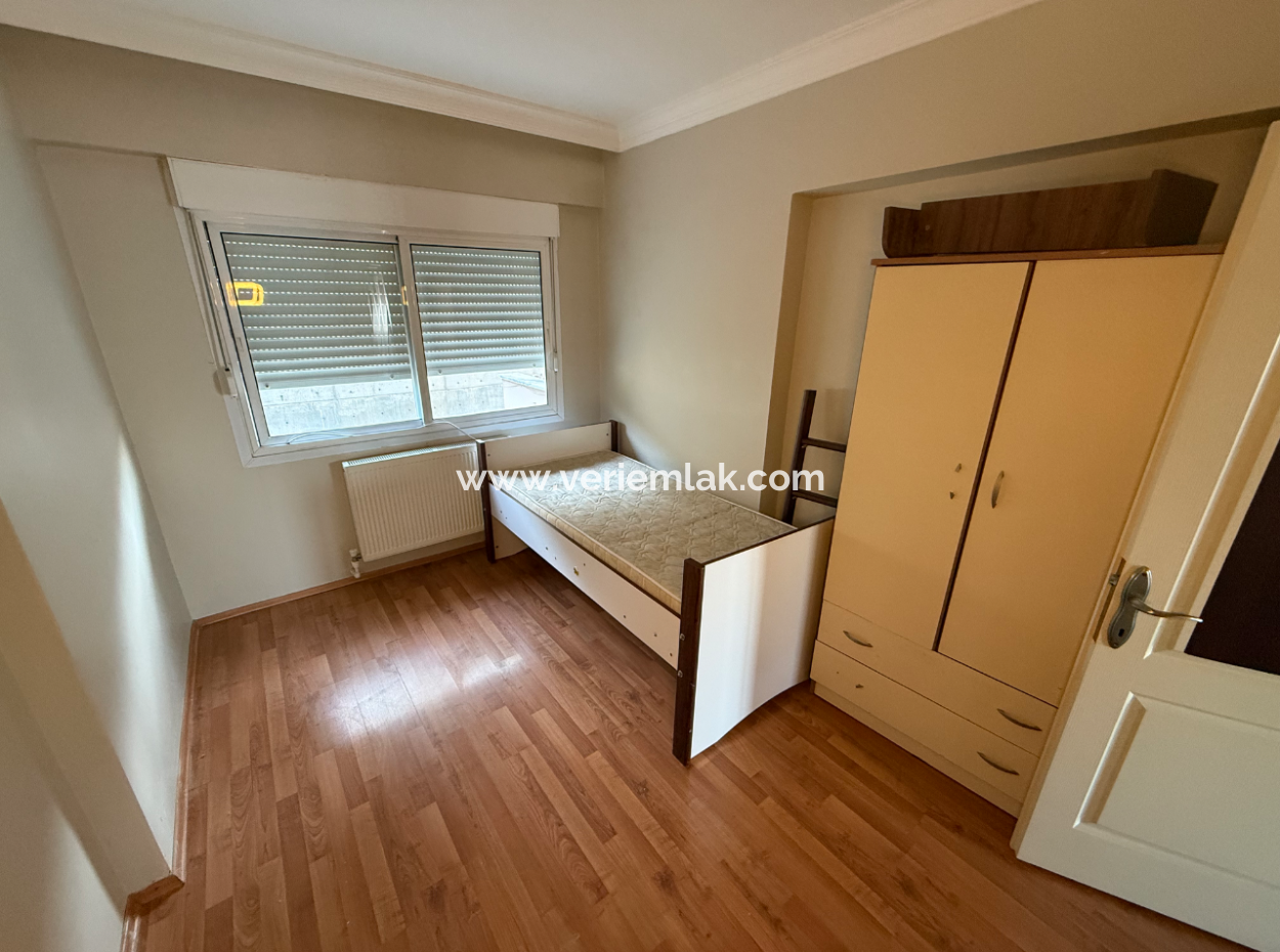 Narlıdere'de Kaya Thermal Yakınında Havuzlu Site'de Deniz Manzaralı