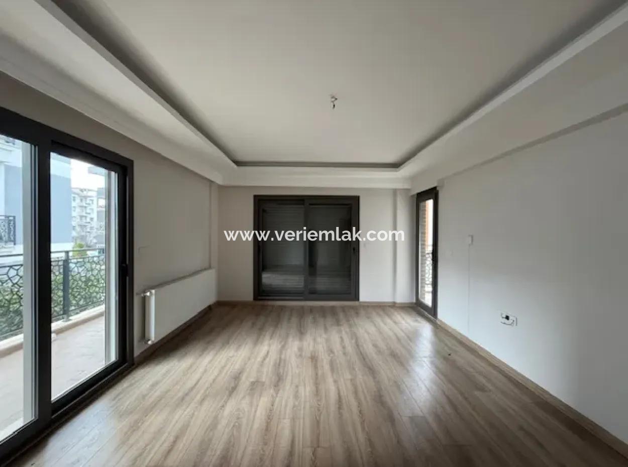 Seferihisar Camikebir'de Satılık 3+1 Özel Ve Lüks Daire