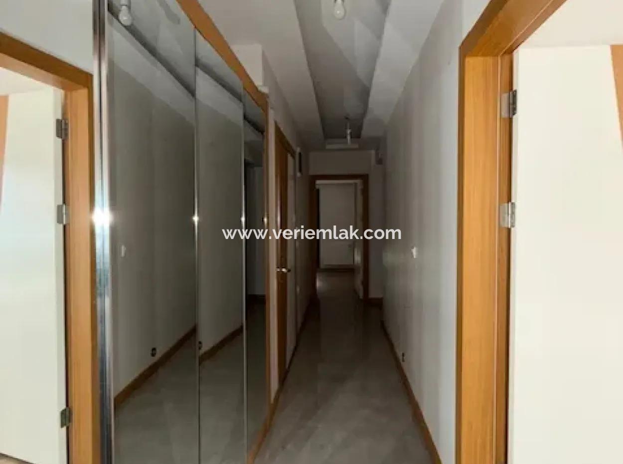 Seferihisar Camikebir'de Satılık 3+1 Özel Ve Lüks Daire