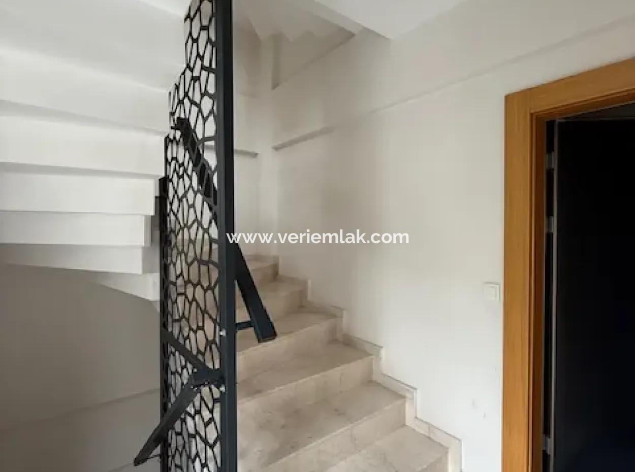Seferihisar Camikebir'de Satılık 3+1 Özel Ve Lüks Daire