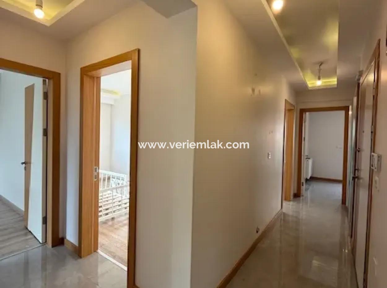 Seferihisar Camikebir'de Kiralık 3+1 Özel Ve Lüks Daire