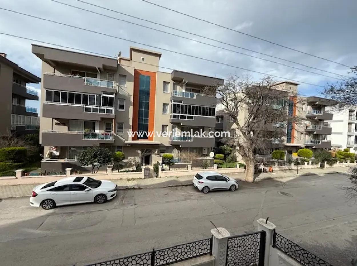 Seferihisar Camikebir'de Kiralık 3+1 Özel Ve Lüks Daire