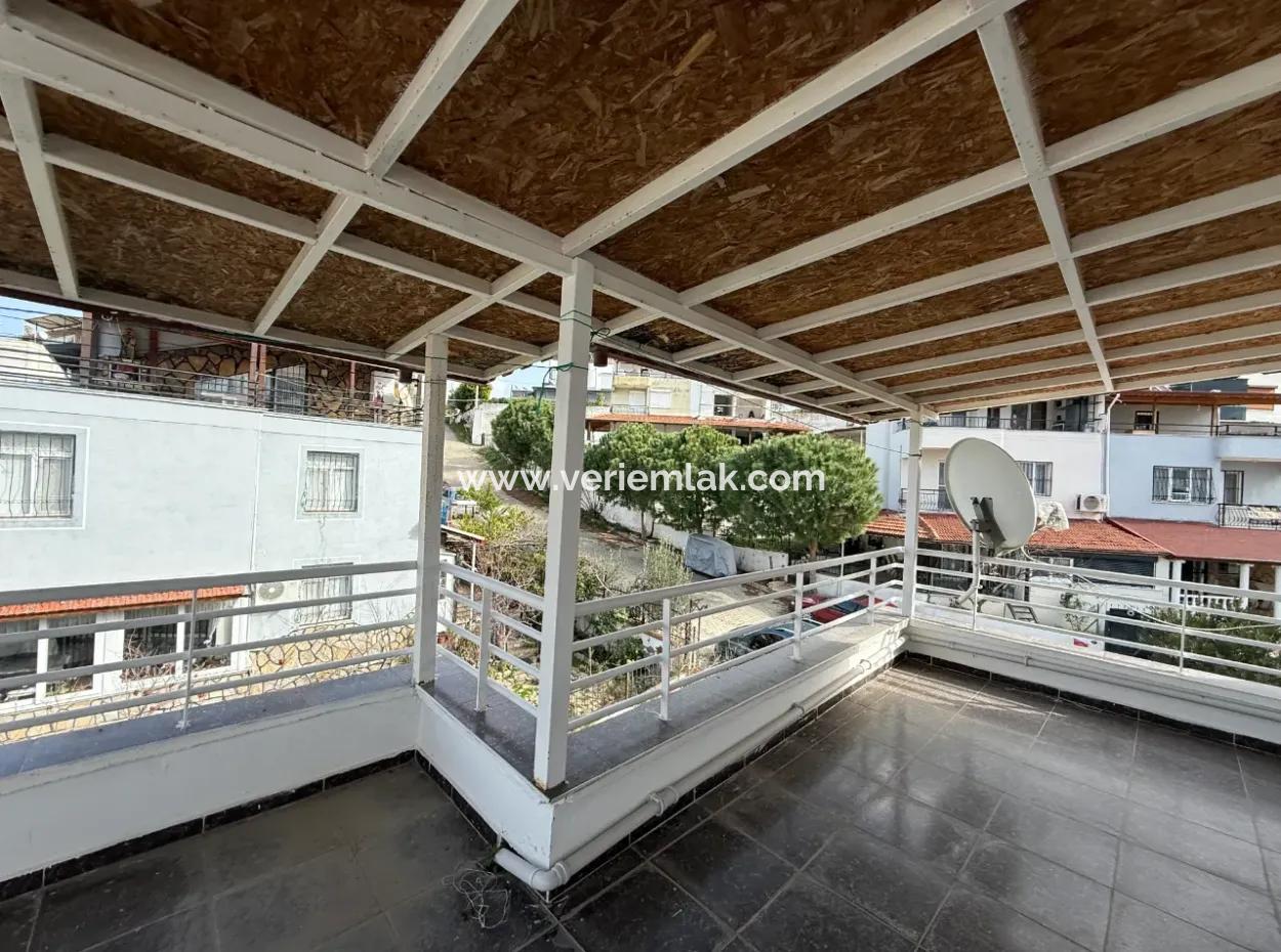 Seferihisar Akarca Atakum Sitesi’nde Bahçeden Deniz Manzaralı Satılık Villa