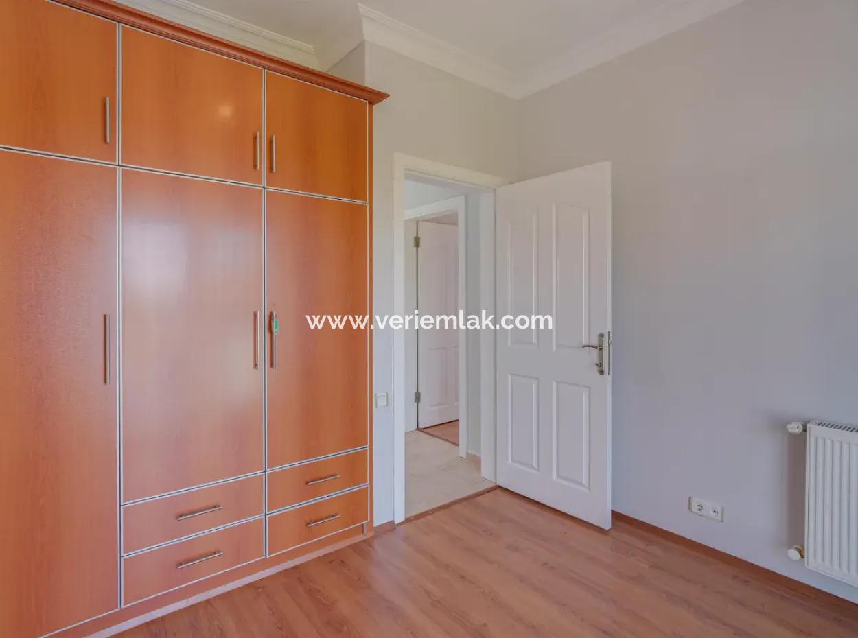 Güzelbahçe Kahramandere Avukatlar Sitesi’nde  Bahçeli – Şömineli – 3+1 Kiralık Villa