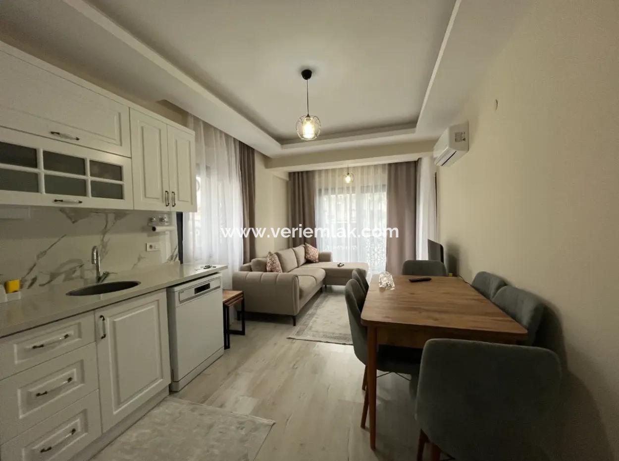 Seferihisar Camikebir Mahallesi’nde, İzmir Caddesi’ne Yakın Geniş 1+1 Daire