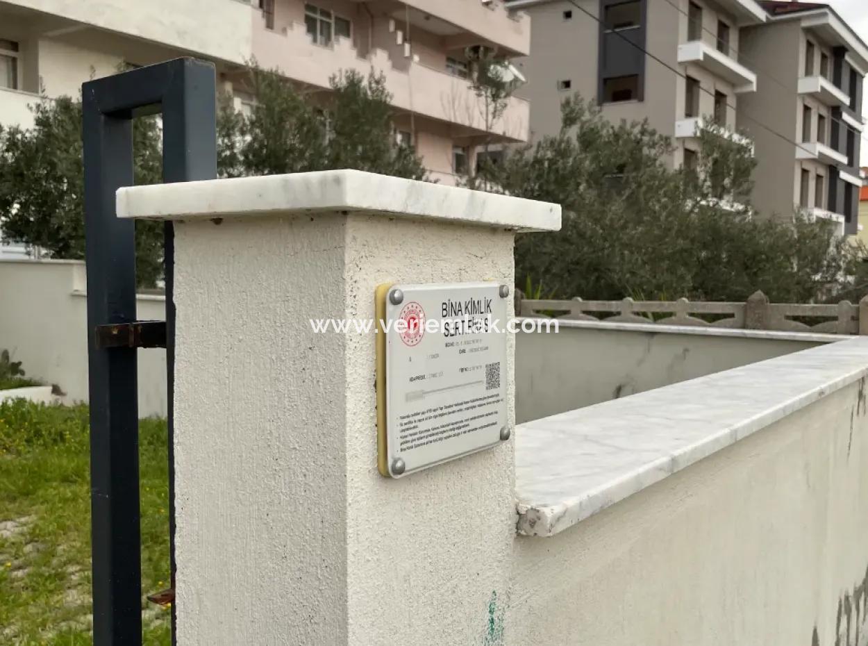 Seferihisar Camikebir Mahallesi’nde, İzmir Caddesi’ne Yakın Geniş 1+1 Daire