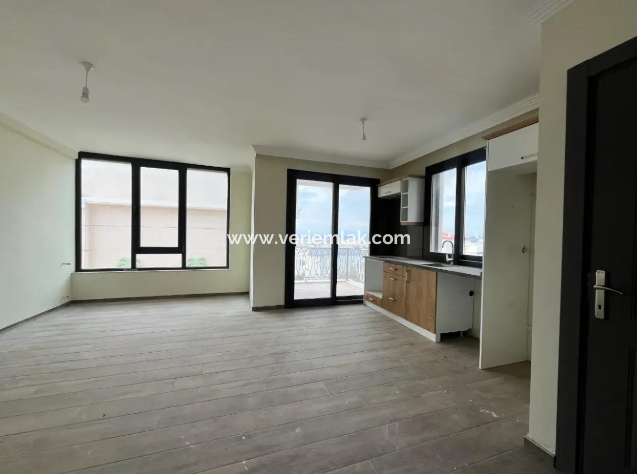 Seferihisar Akarca’da Deniz Manzaralı, Havuzlu Sitede Sıfır 3+1 Villalar