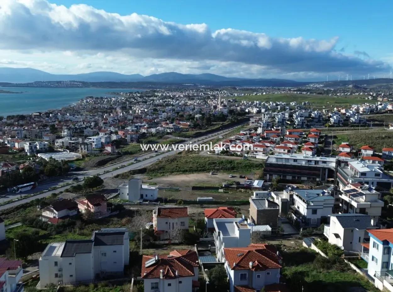 Seferihisar Akarca’da Deniz Manzaralı, Havuzlu Sitede Sıfır 3+1 Villalar