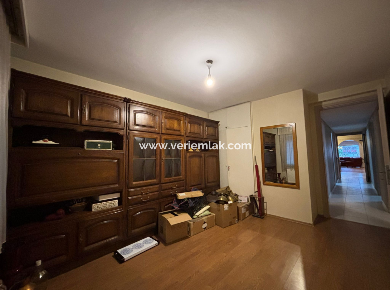 Alsancak Mustafa Enver Bey Caddesi’nde Merkezi Konumda, Geniş Ve Kullanışlı 4+1 Kiralık Daire.