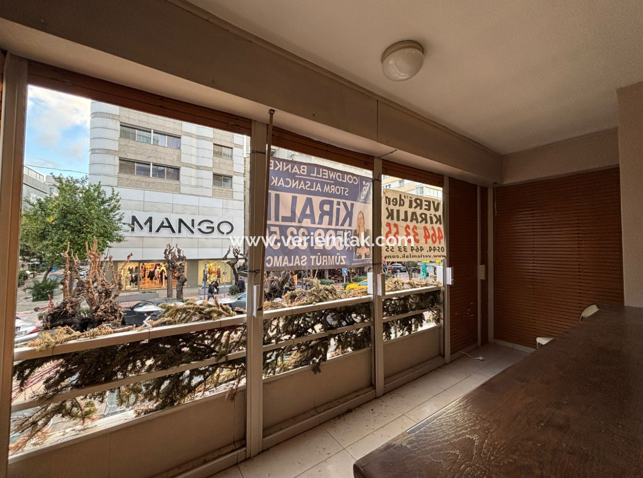 Alsancak Mustafa Enver Bey Caddesi’nde Merkezi Konumda, Geniş Ve Kullanışlı 4+1 Kiralık Daire.