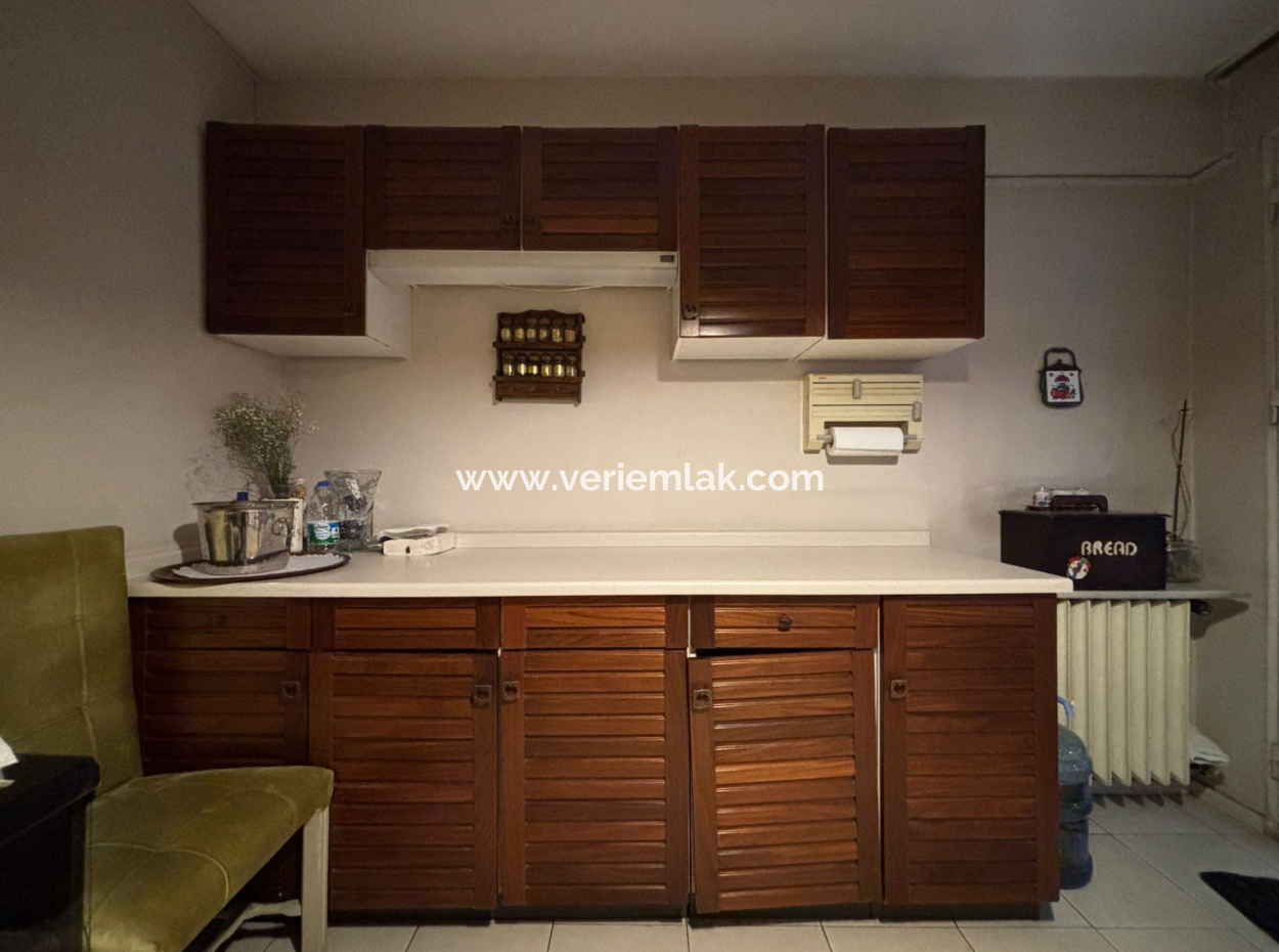 Alsancak Mustafa Enver Bey Caddesi’nde Merkezi Konumda, Geniş Ve Kullanışlı 4+1 Kiralık Daire.