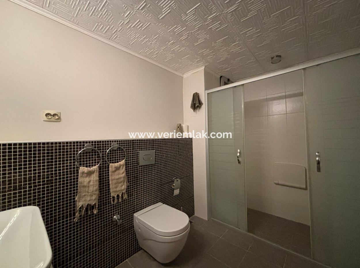 Alsancak Mustafa Enver Bey Caddesi’nde Merkezi Konumda, Geniş Ve Kullanışlı 4+1 Kiralık Daire.