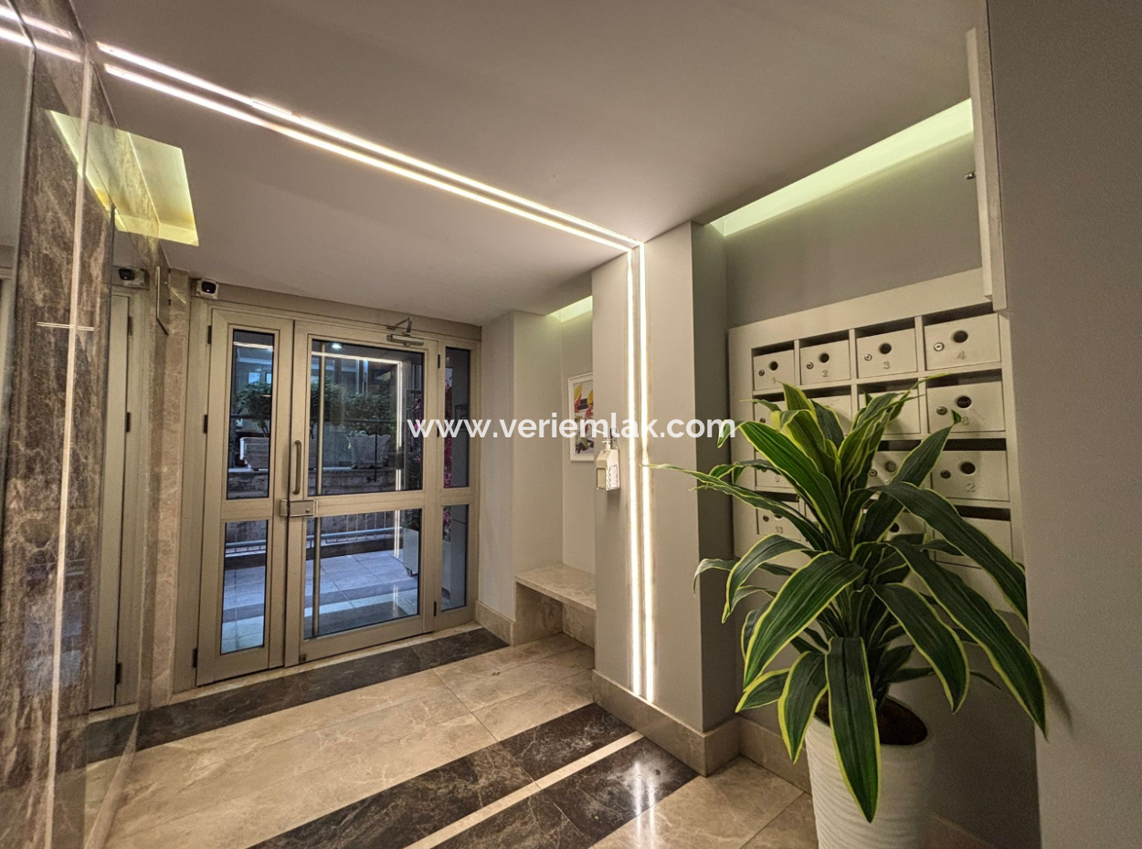 Alsancak Mustafa Enver Bey Caddesi’nde Merkezi Konumda, Geniş Ve Kullanışlı 4+1 Kiralık Daire.