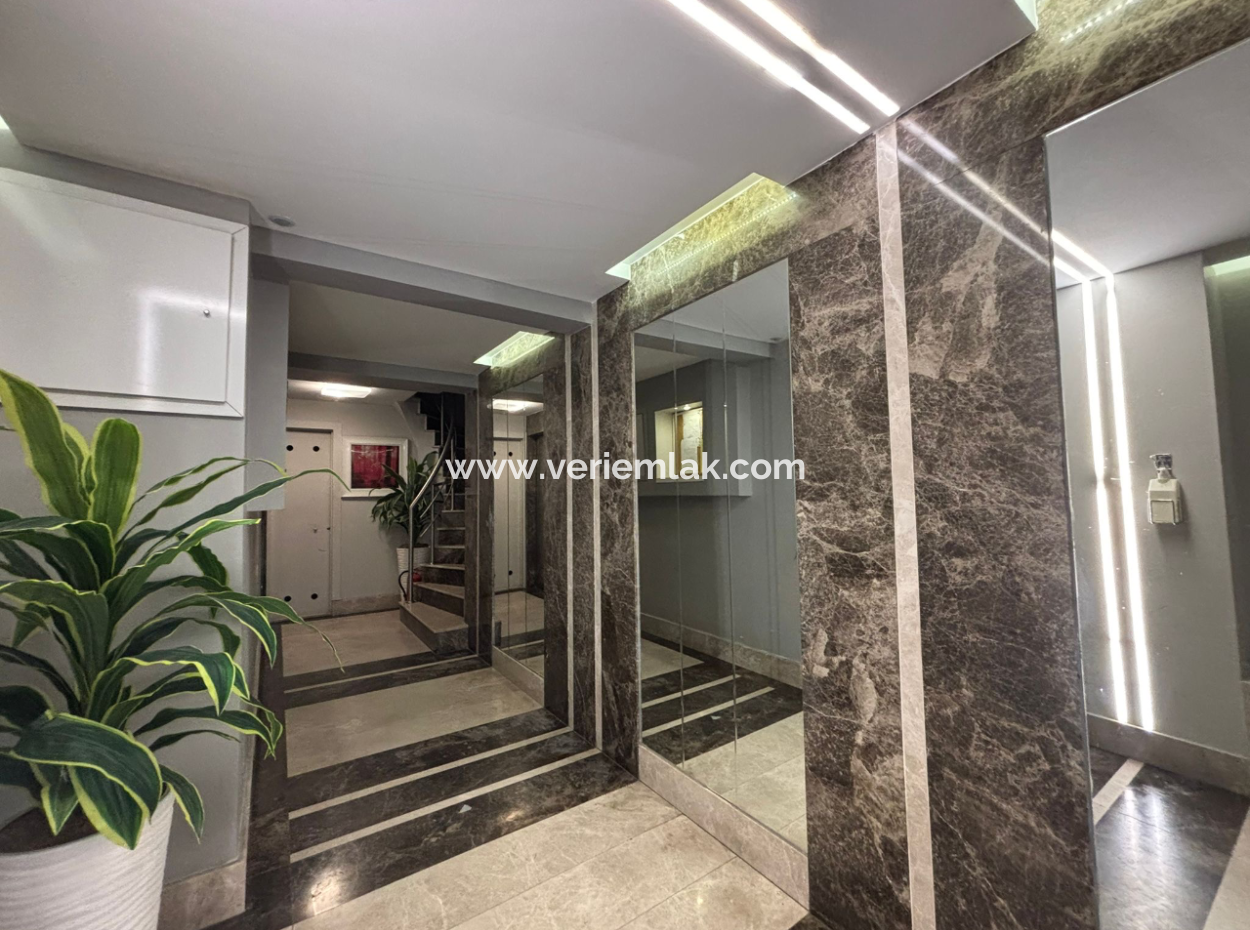 Alsancak Mustafa Enver Bey Caddesi’nde Merkezi Konumda, Geniş Ve Kullanışlı 4+1 Kiralık Daire.