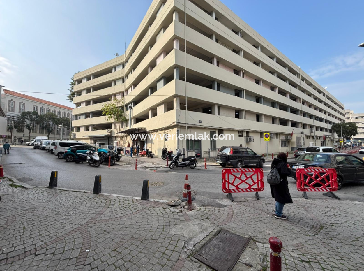 Konak Kemeraltı Girişi Yakınıda 1000M2 Komple Kiralık Bina!