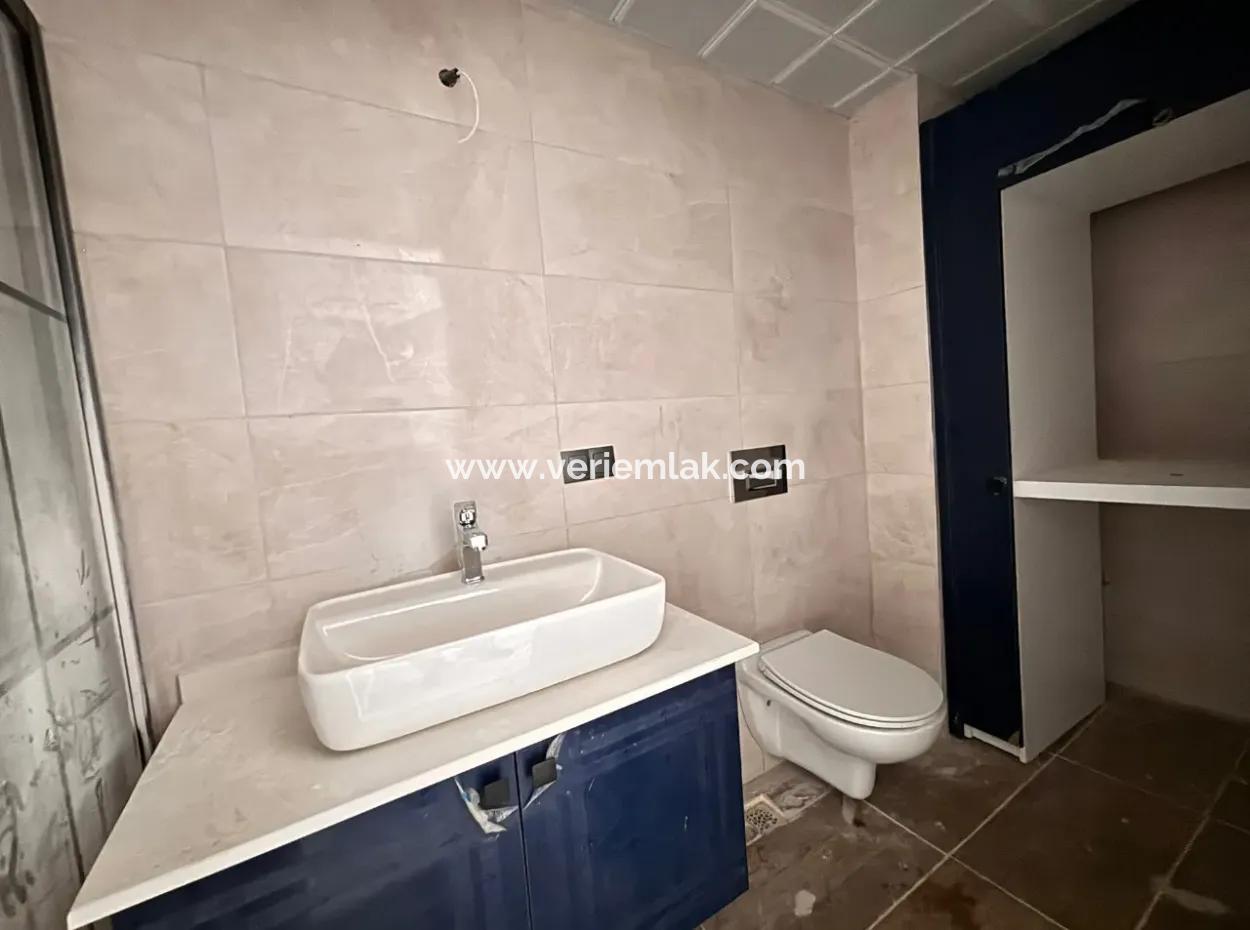 Seferihisar Hıdırlık Mahallesinde Merkez Konumlu Satılık 1 + 1 Daire