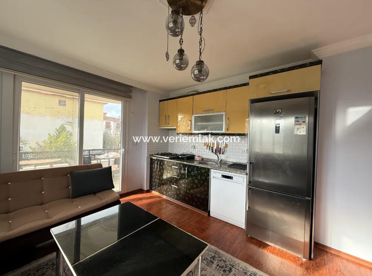 Seferihisar Sığacık’ta Marinaya Ve Kaleiçi’ne Yakın Kiralık Eşyalı 2+1 Daire