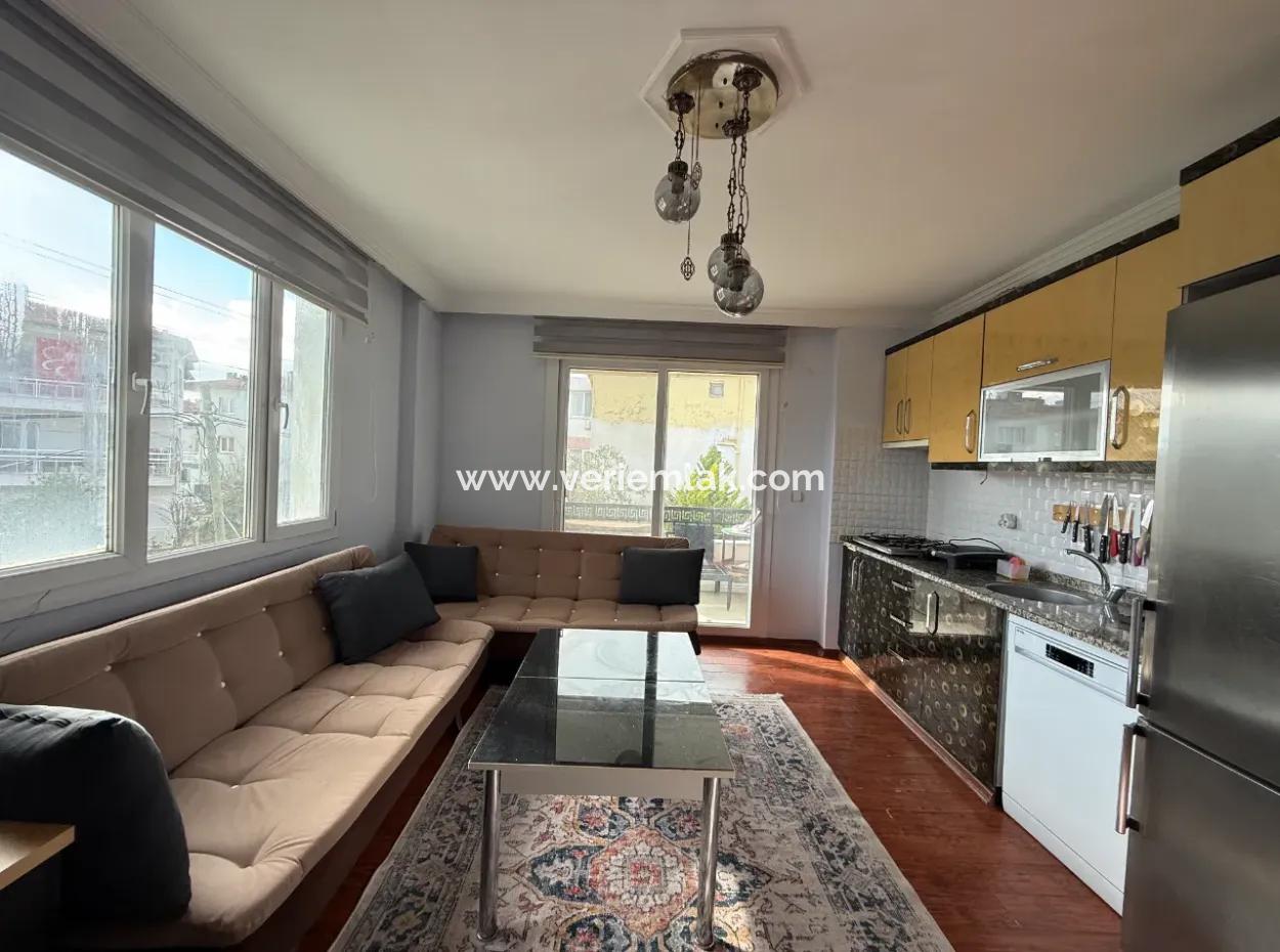 Seferihisar Sığacık’ta Marinaya Ve Kaleiçi’ne Yakın Kiralık Eşyalı 2+1 Daire