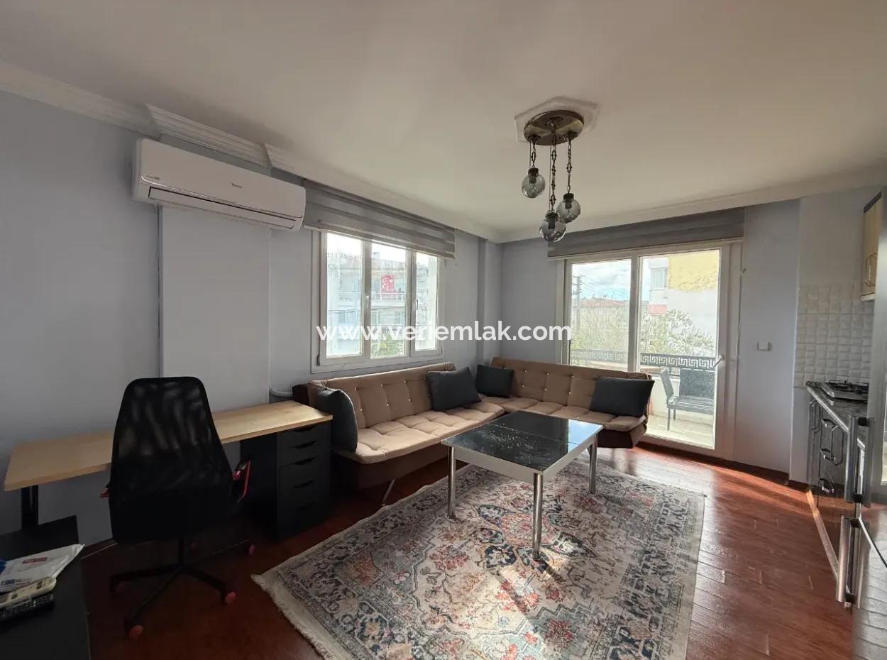 Seferihisar Sığacık’ta Marinaya Ve Kaleiçi’ne Yakın Kiralık Eşyalı 2+1 Daire