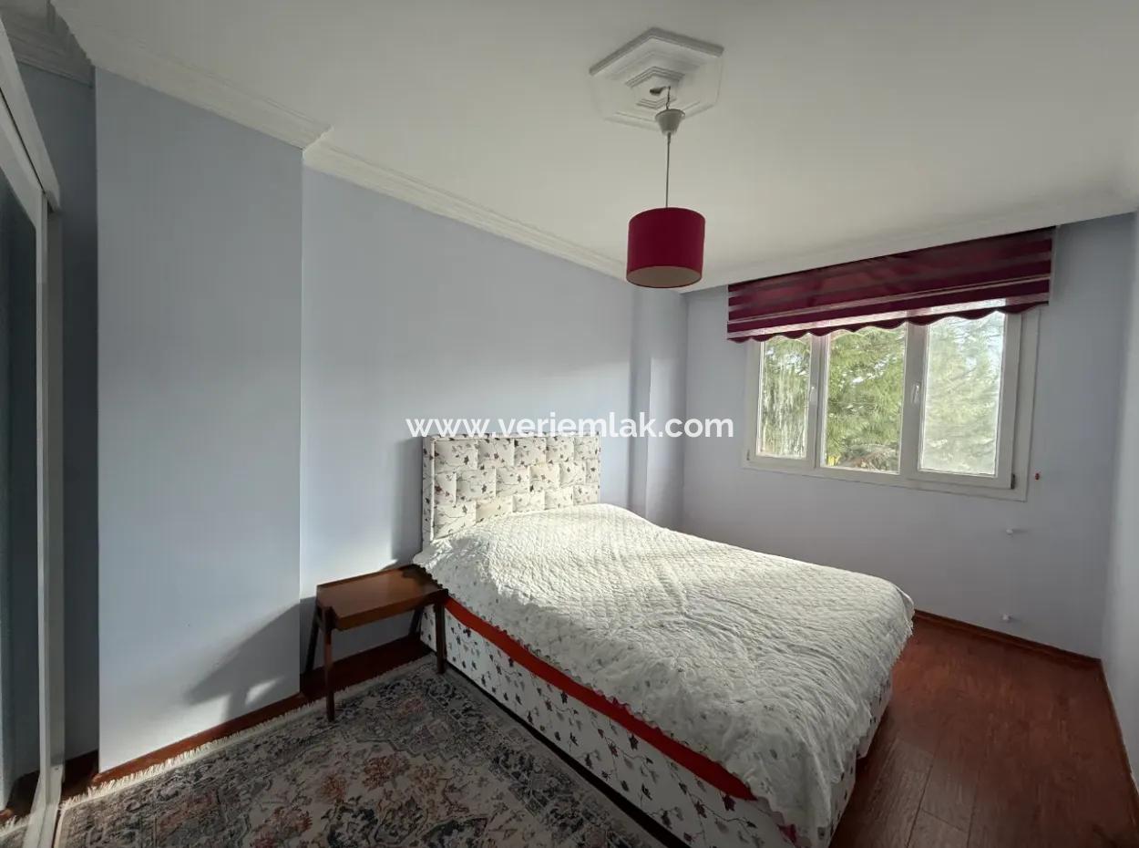 Seferihisar Sığacık’ta Marinaya Ve Kaleiçi’ne Yakın Kiralık Eşyalı 2+1 Daire