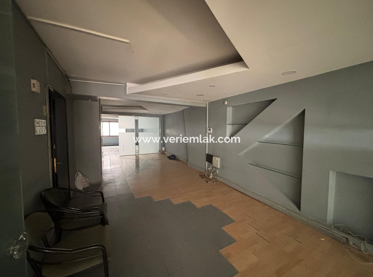 Alsancak Kıbrıs Şehitleri Caddesi Üzerinde 3.Kat Kiralık Büro