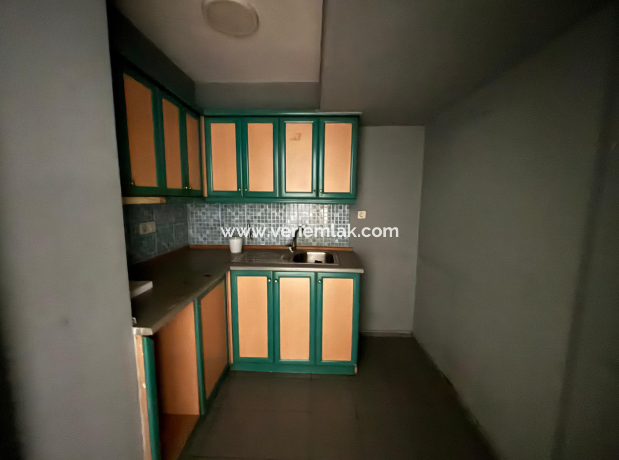 Alsancak Kıbrıs Şehitleri Caddesi Üzerinde 3.Kat Kiralık Büro