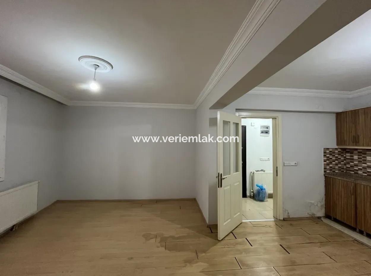 Seferihisar Pazar Yerinde, Teraslı Ve Balkonlu Satılık 3+1 Daire