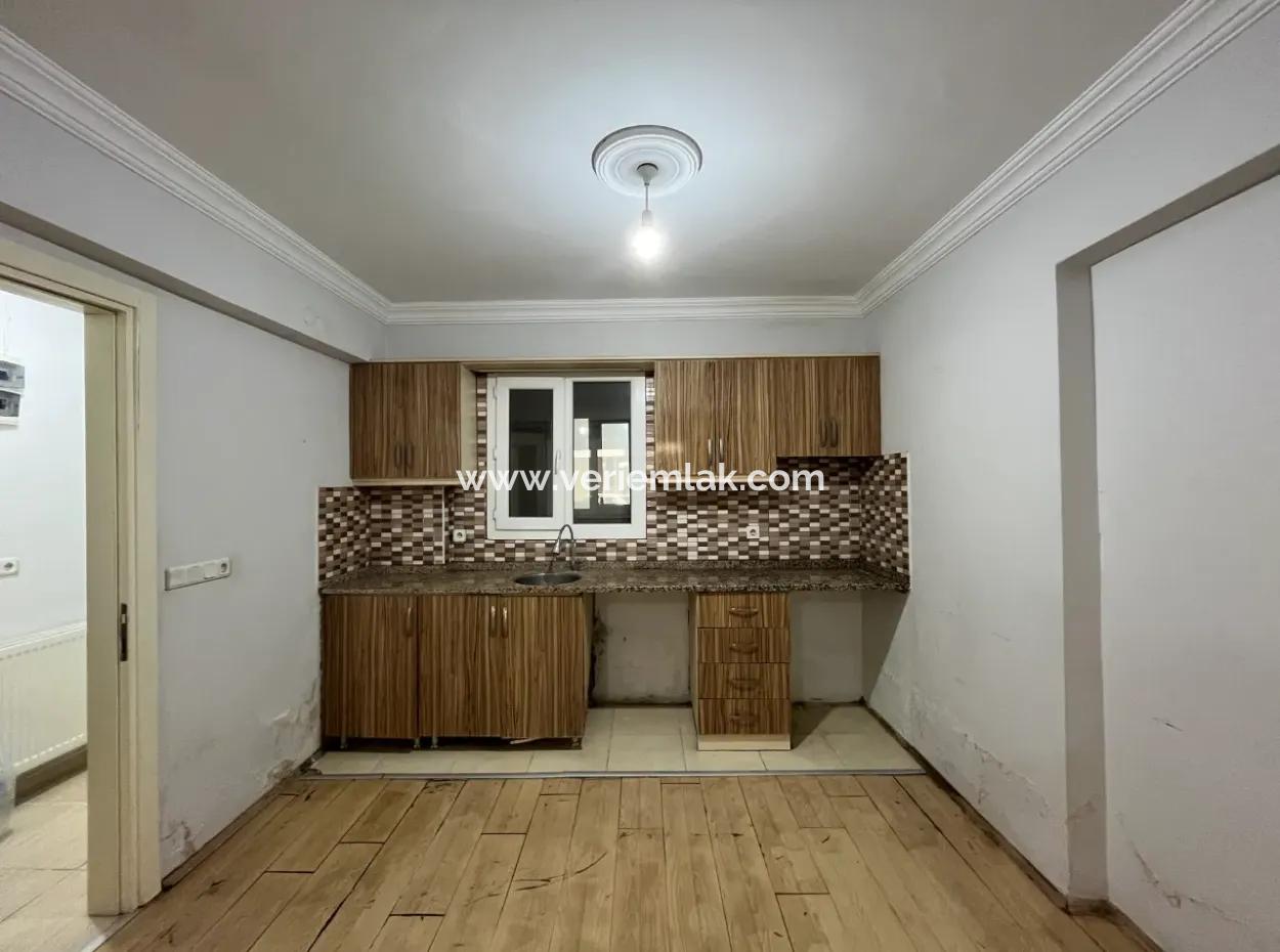 Seferihisar Pazar Yerinde, Teraslı Ve Balkonlu Satılık 3+1 Daire