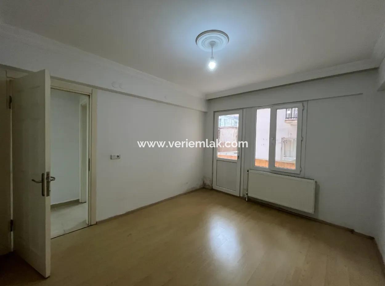 Seferihisar Pazar Yerinde, Teraslı Ve Balkonlu Satılık 3+1 Daire